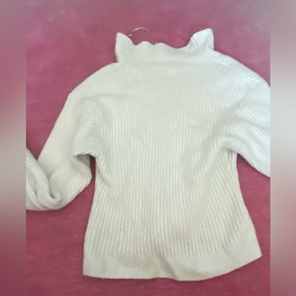 H&M white 1/2 zip sweater with high neck - Picture 2 of 3